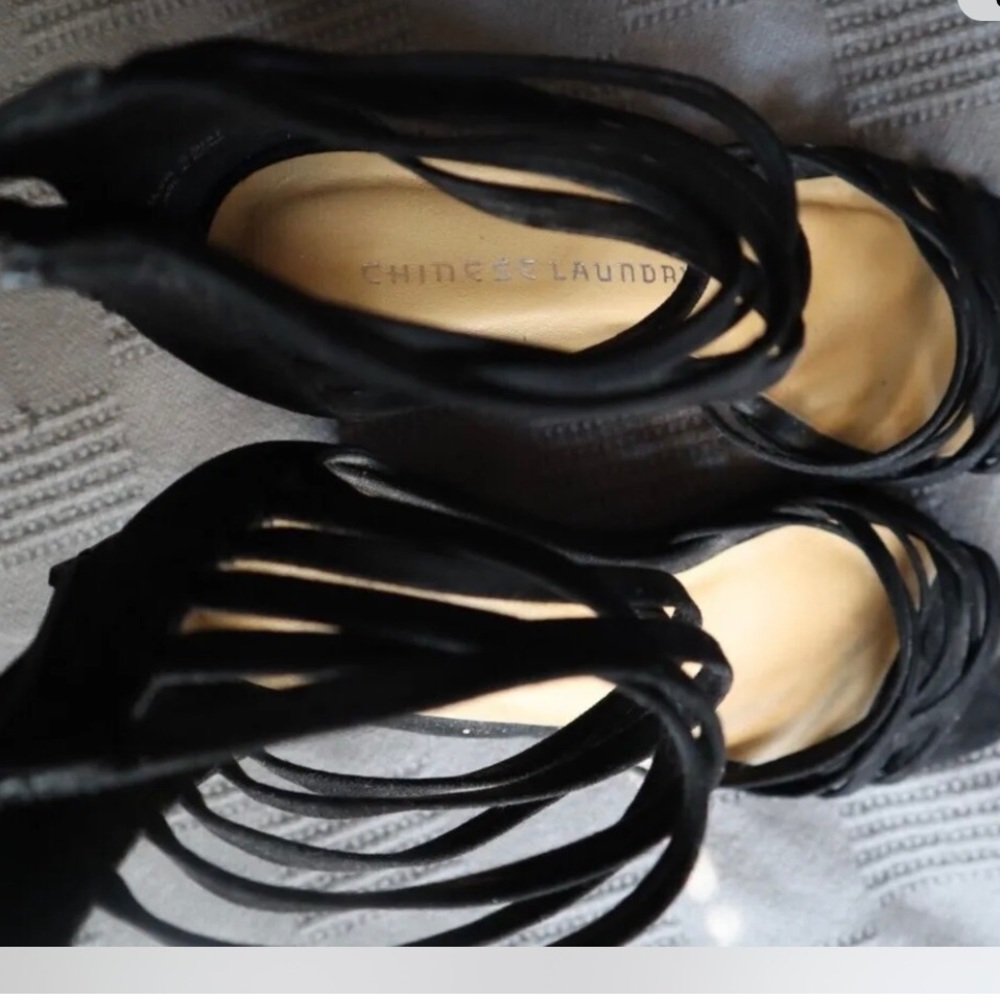 Chinese Laundry Strappy Black Suede Wedge Sandals Size 6.5M - Picture 2 of 4